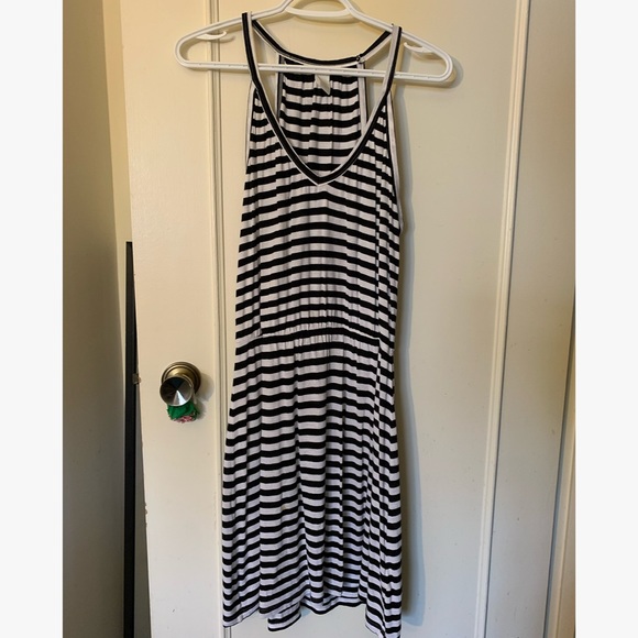 🖤🤍 Black & White Stripped Dress - Picture 1 of 2